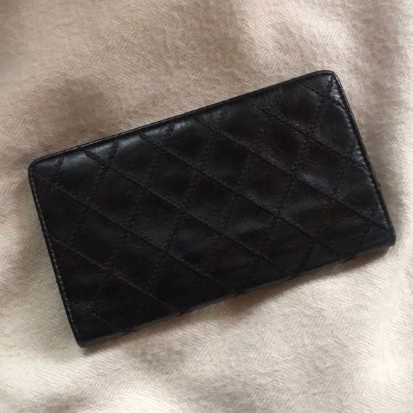 CHANEL Black Calfskin Wallet Quilted Stitching - Picture 5 of 16
